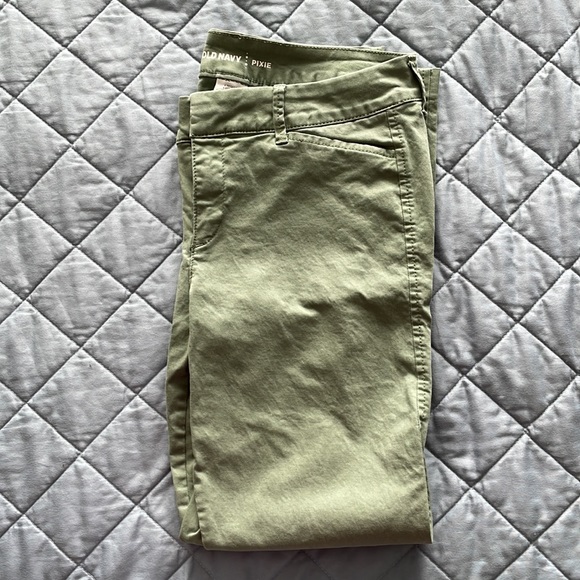 Old Navy Pixie cut pants - Picture 2 of 2